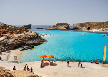 Tragedia sfiorata a Comino salvata una bambina di 19 mesi