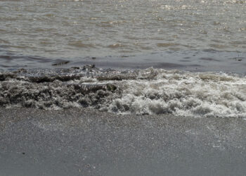 Misteriosa scia bianca nel mare di St Julian