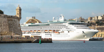 La MSC Meraviglia attracca a Valletta