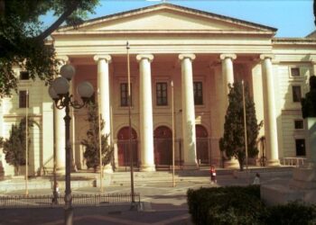 Mendicante molesto fermato dalla polizia e multato dalla corte