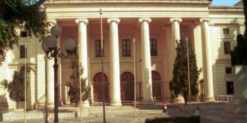 Mendicante molesto fermato dalla polizia e multato dalla corte