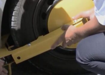 Tornano le ganasce per le auto con targa estera