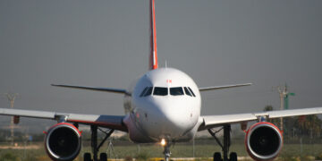 Easyjet cancella un volo per Milano senza preavviso, 200 passeggeri a terra