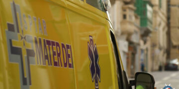 Due vecchiette su una Peugeot 205 coinvolte in un incidente multiplo a Mosta