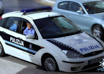Marsa, violento alterco con la polizia stradale: quattro nordafricani arrestati