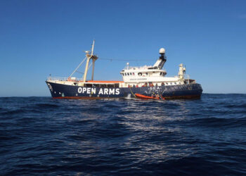L’Odissea della Golfo Azzurro si tinge di giallo: respinta da Italia e Malta