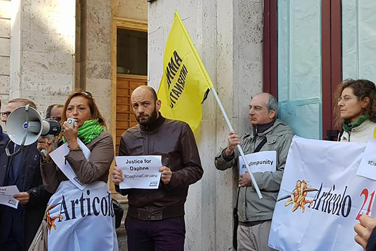 Daphne Caruana Galizia: giornalisti italiani manifestano a Roma all’ambasciata maltese