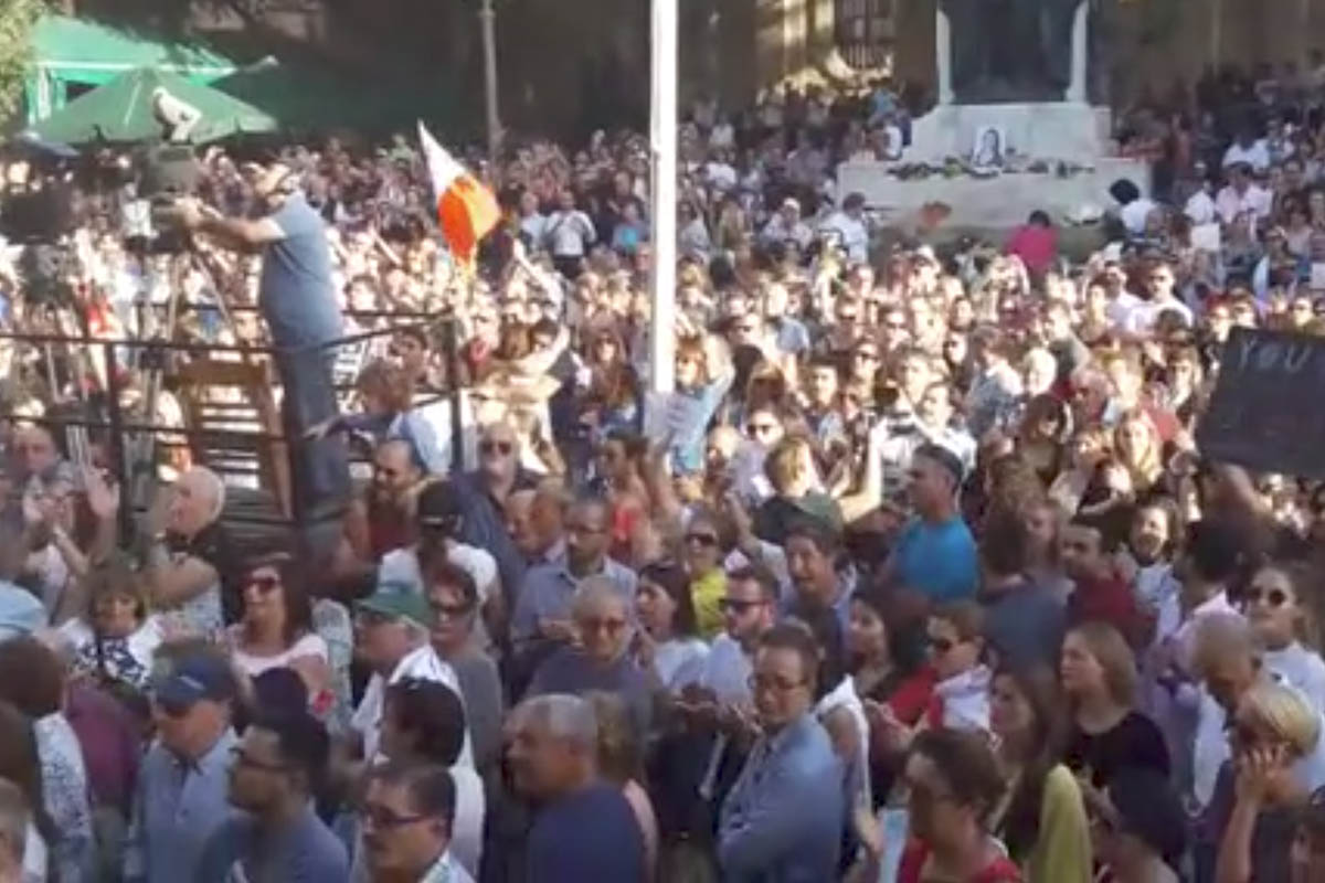 Migliaia riempiono le strade di Valletta per chiedere giustizia per Daphne Caruana Galizia