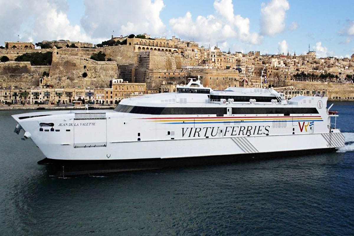 Catamarano da Malta per Pozzallo torna in porto per problemi tecnici