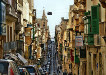 Camcorder: una passeggiata curiosa per le strade di Valletta [video]