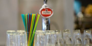 La corsa delle cannucce di plastica termina questa estate