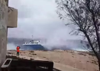 La nave arenata questa mattina ad Qawra [video]