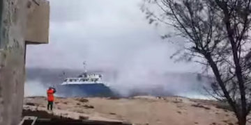 La nave arenata questa mattina ad Qawra [video]