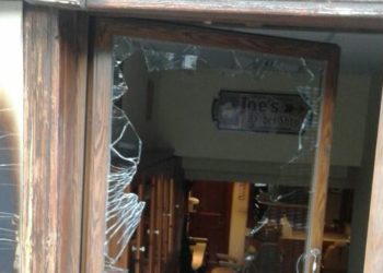 Spaccata dei ladri nel salone di un barbiere a Bugibba