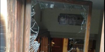 Spaccata dei ladri nel salone di un barbiere a Bugibba