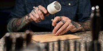 Dal 15 maggio, mostra del tatuatore Rino Valente presso «Solo vinyl & books»