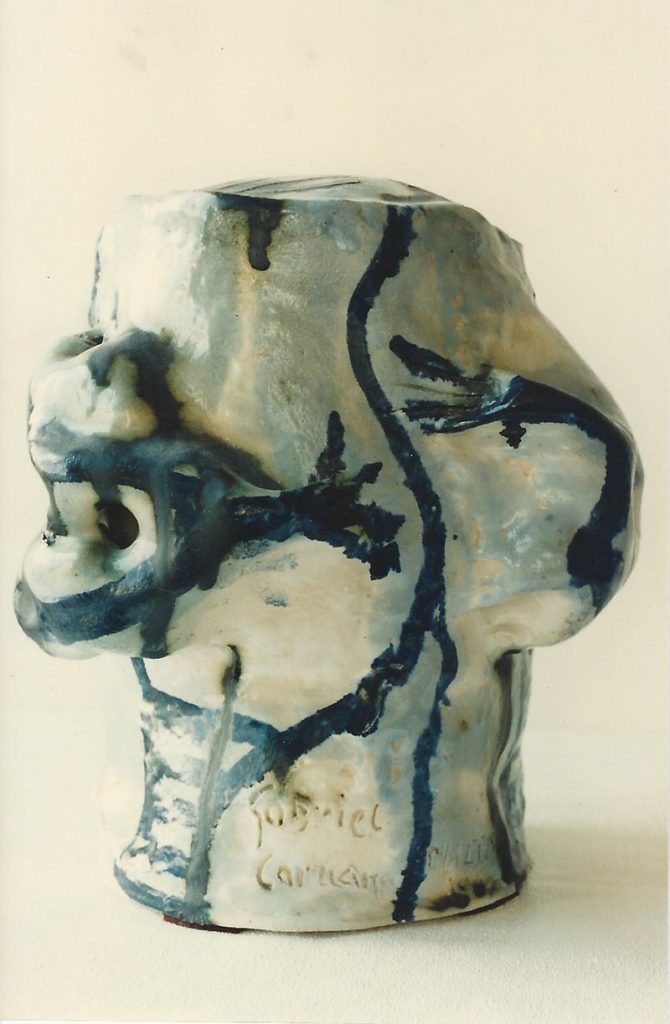 Opera in ceramica di Gabriel Caruana