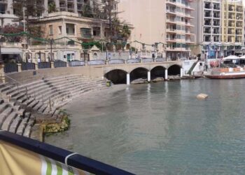 Balluta Bay chiusa per estensione spiaggia