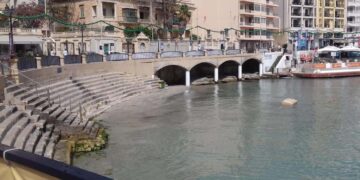 Balluta Bay chiusa per estensione spiaggia