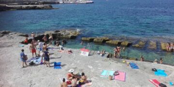 Sliema divieto di balneazione spiaggia mare turisti