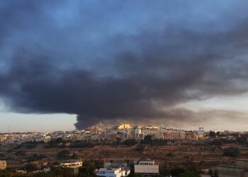 maghtab brucia fumo nero 1