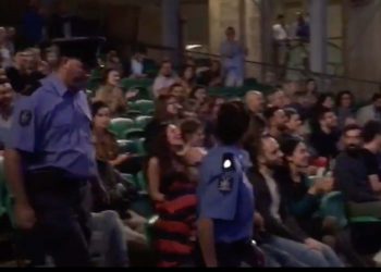 Polizia interrompe il concerto di Vinicio Capossela