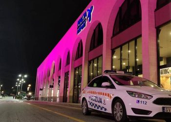 Volante di polizia all'aeroporto di Malta