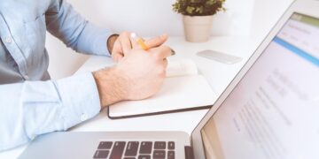 banca computer ufficio impiegato lavoro