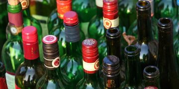 bottiglie vino alcolici ubriaco bere