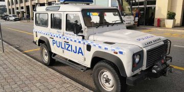 polizia aeroporto jeep volante