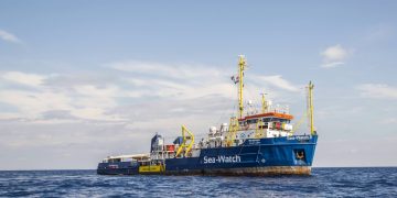 Due settimane in mare aperto per i migranti della Sea Watch: braccio di ferro Malta-Italia