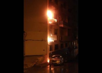 Vigili del fuoco in azione a Sliema sabato notte [video]
