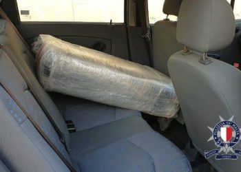 Girava con 15 kg di cannabis sul sedile posteriore dell’auto: arrestato