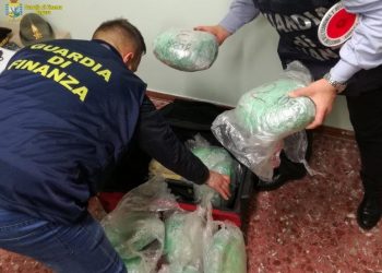 Intercettati 10 kg di marijuana in una valigia nel catamarano Pozzallo-Malta