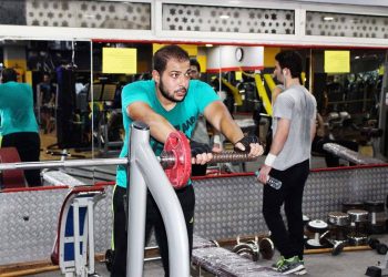 palestra attivita fisica sport esercizio stanco-min