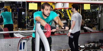 palestra attivita fisica sport esercizio stanco-min