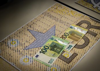 Entrano in circolazione questa settimana le nuove banconote da 100 e 200 euro