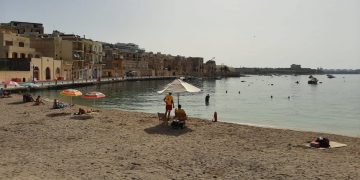 Inaugurata la nuova spiaggia di Birzebugga, con sabbia naturale