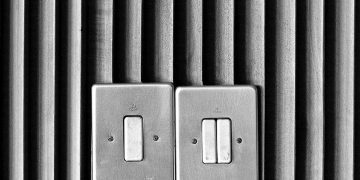 interruttore corrente energia elettrica luce-min