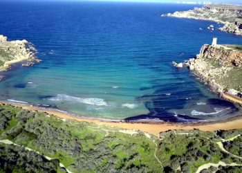 Spiagge sabbiose a Malta: quali sono le più belle e come raggiungerle