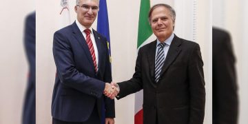 Carmelo Abela e Enzo Moavero Milanesi