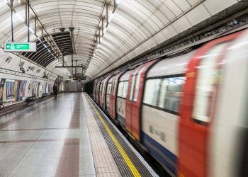 metropolitana treno stazione