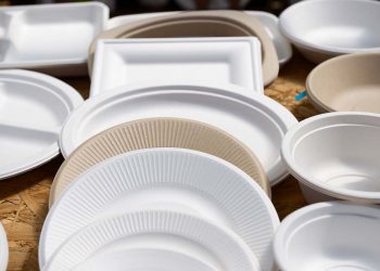 Lidl Malta dice basta a piatti e posate in plastica