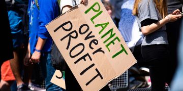 cambiamenti climatici cartello manifestazione