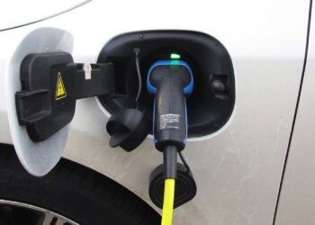 macchina elettrica e-car vettura
