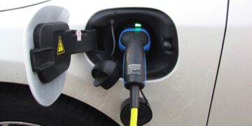 macchina elettrica e-car vettura