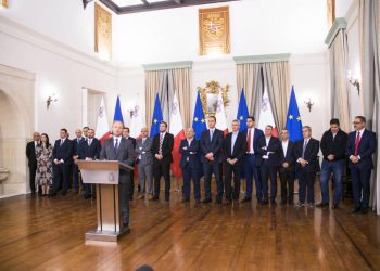 14 ministri su 22 vogliono le dimissioni di Joseph Muscat