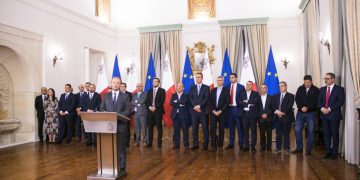 14 ministri su 22 vogliono le dimissioni di Joseph Muscat