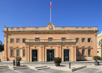 Banca centrale: economia in crescita e inflazione in calo nei prossimi tre anni