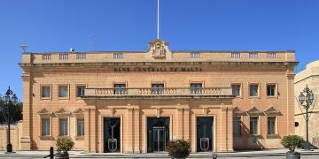 Banca centrale: economia in crescita e inflazione in calo nei prossimi tre anni
